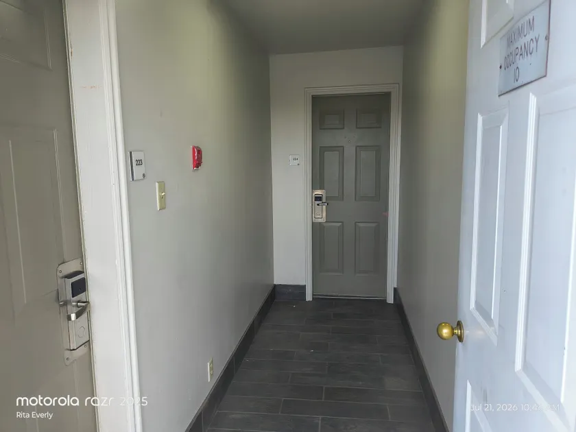 Ameri-Stay Inn & Suites - Interior entrance