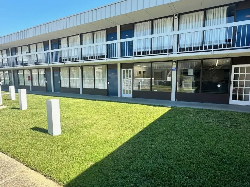 Motel 6 Lugoff, SC - Image 1