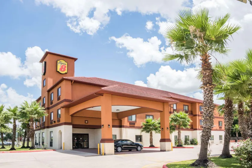 Super 8 by Wyndham Brookshire TX - Image 1
