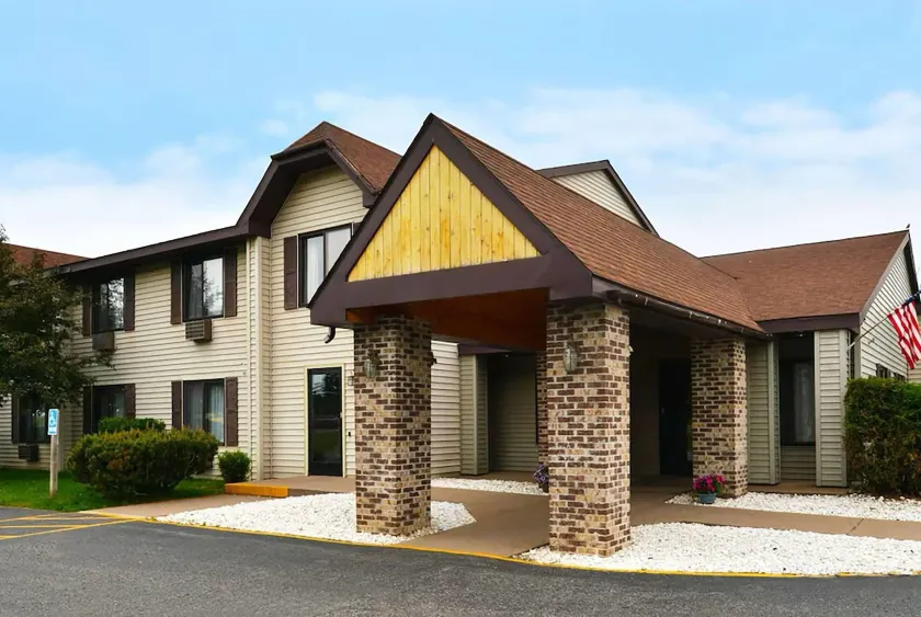 Travelodge by Wyndham Ishpeming/Marquette - Image 1