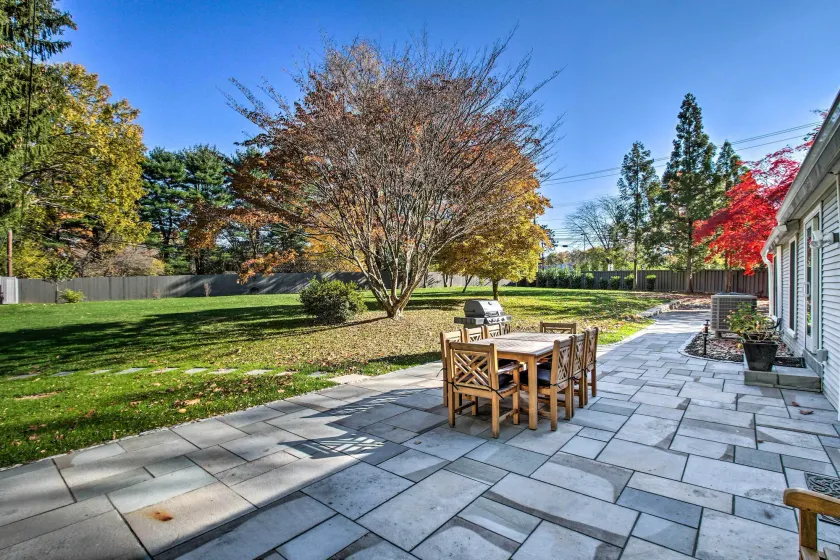 20 Mi to Philly: Inviting Home w/ Yard in Wayne! - Image 1
