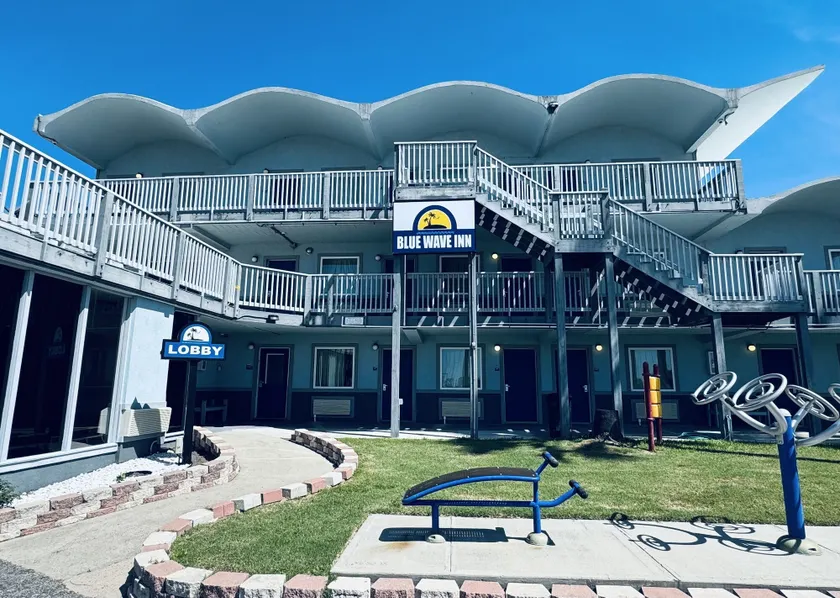 Blue Wave Inn - Image 1