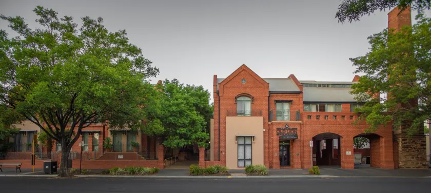 Majestic Old Lion Apartments - Image 1