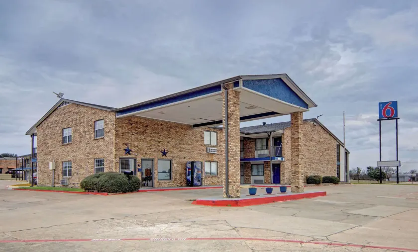 Motel 6-Red Oak, TX - Dallas - Image 1
