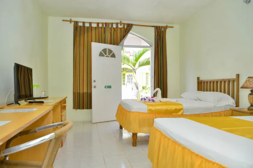 Fun Holiday Beach Hotel - Image 1