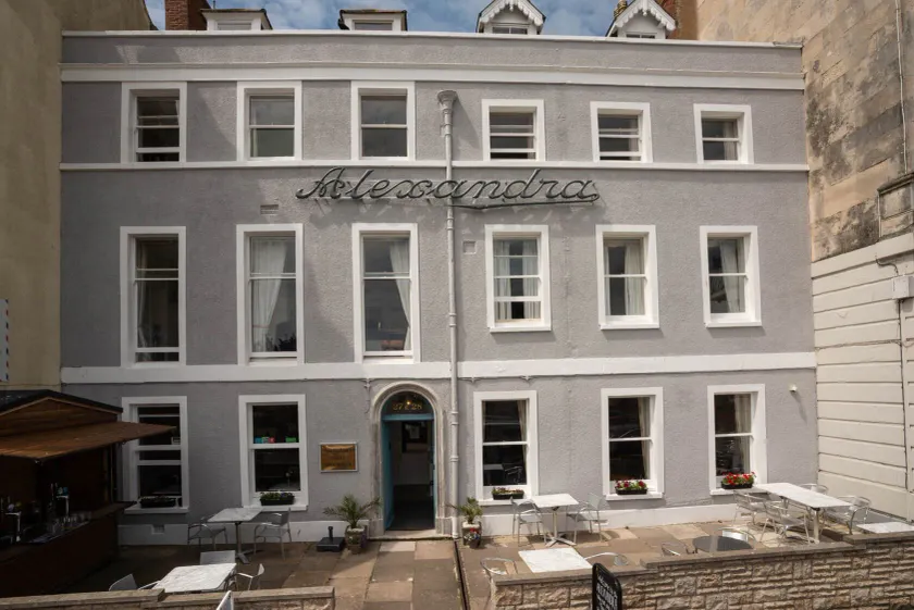 Alexandra Hotel - Image 1