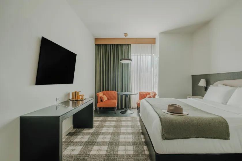 Hotel Longmont - Image 1