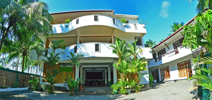 Green Shadows Beach Hotel - Image 1