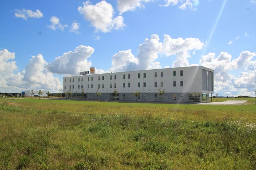Motel X - Image 1