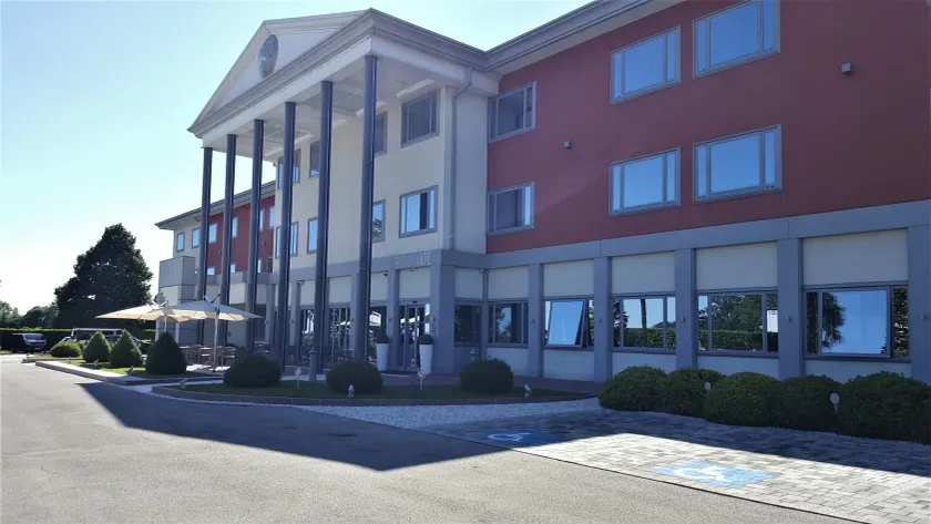 Hotel Poppi - Image 1