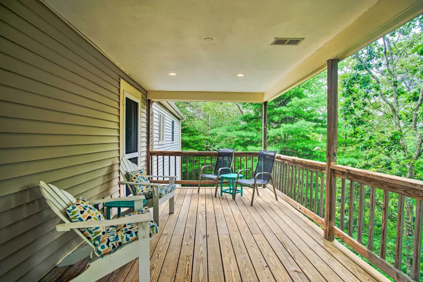 3 Mi to Beaches: Tranquil Cape Cod Escape w/ Deck - Image 1