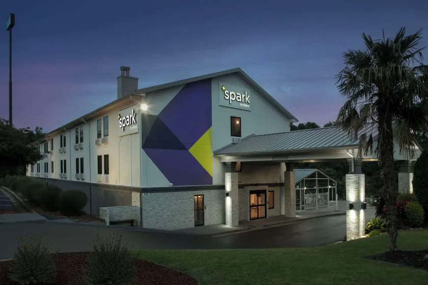 Spark by Hilton Atlanta Cumberland Ballpark - Image 1