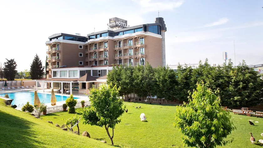 Premier Vista Hotel - Image 1
