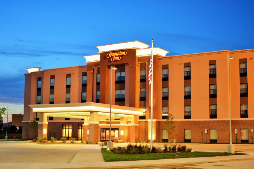 Hampton Inn Lincoln Airport - Image 1
