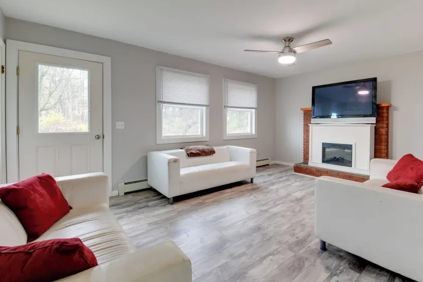 Ski, Hike & Explore: Home 5 Mi to Dtwn Burlington! - Image 1