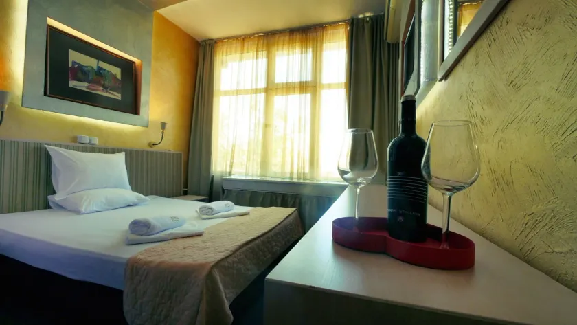 Hotel Alabin Central - Image 1