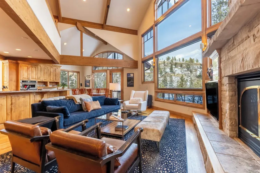 5 Bedrooms - Image 1