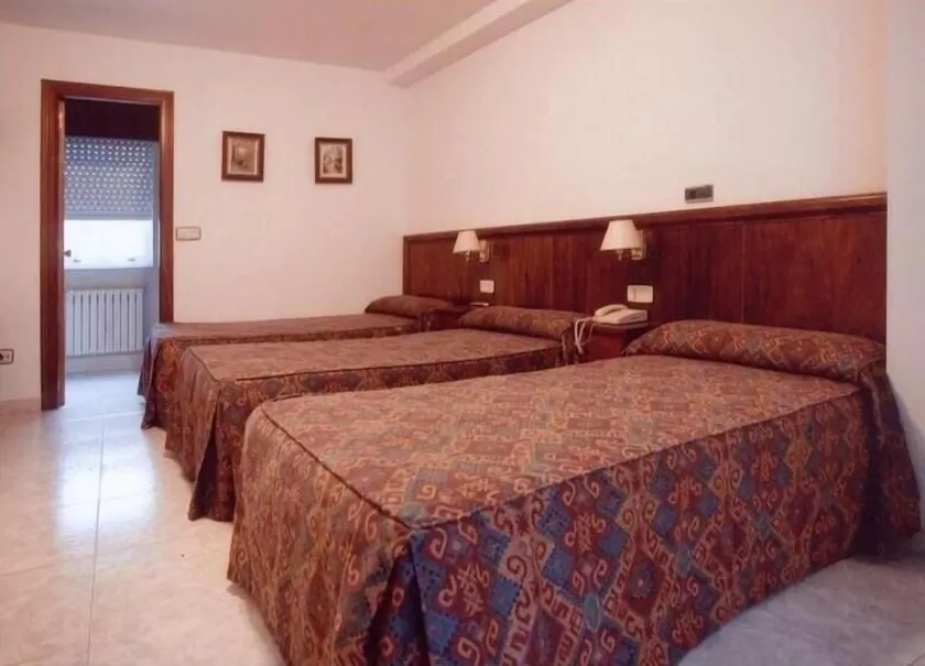 Hostal Linar - Image 1