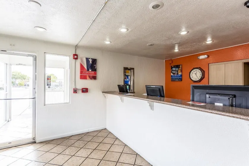Motel 6 Albuquerque, NM - Northeast - Reception