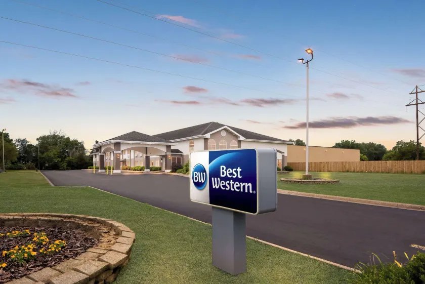 Best Western Airport Inn - Image 1