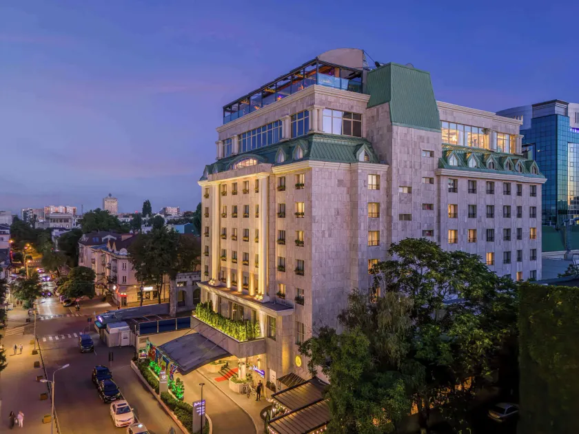 Radisson Blu Leogrand Hotel - Image 1