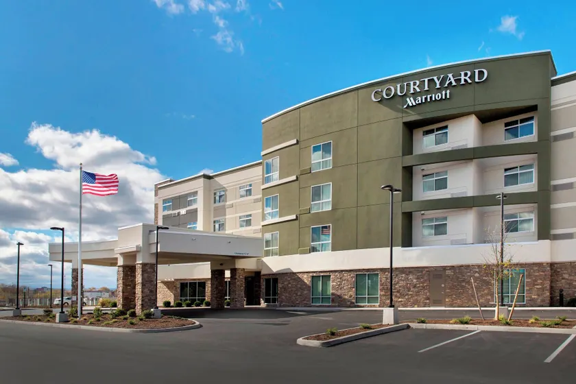 Courtyard by Marriott Schenectady at Mohawk Harbor - Image 1