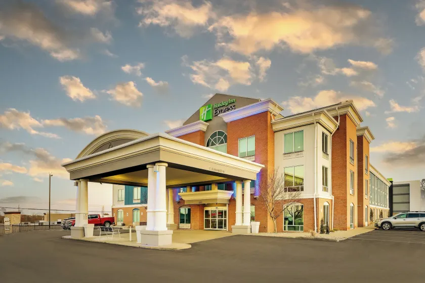 Holiday Inn Express Hotel & Suites Richmond by IHG - Image 1