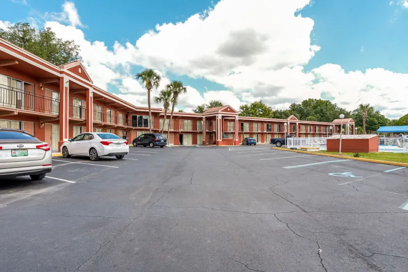 OYO Hotel Mustang Silver Spring FL - Image 1