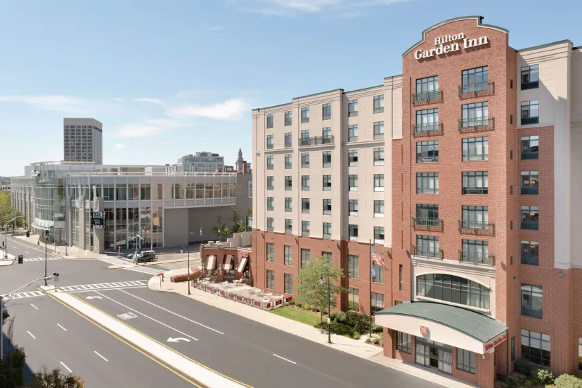 Hilton Garden Inn Worcester - Image 1