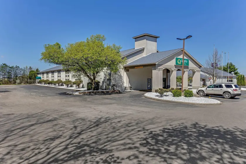Quality Inn Austintown-Youngstown West - Image 1