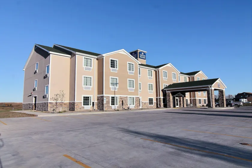 Cobblestone Hotel & Suites - Beulah - Image 1