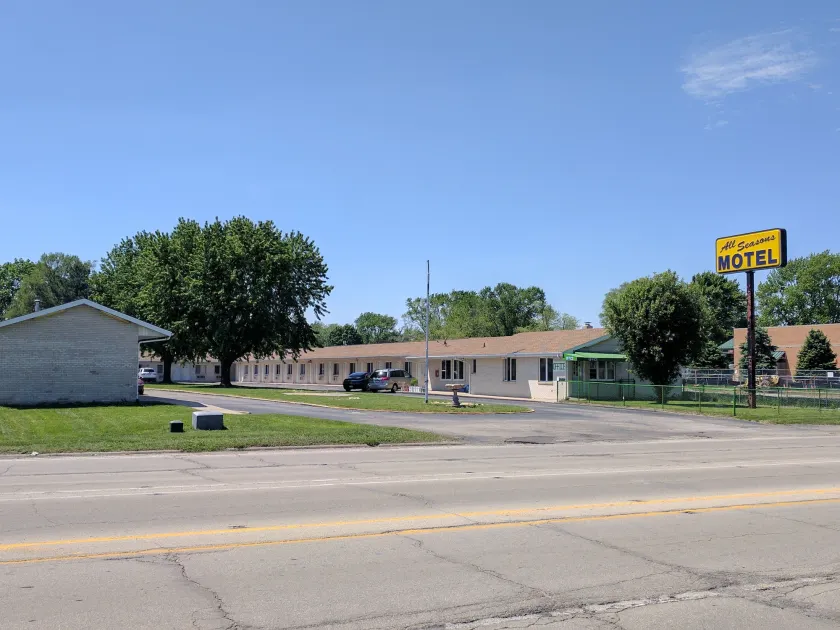All Seasons Motel - Image 1