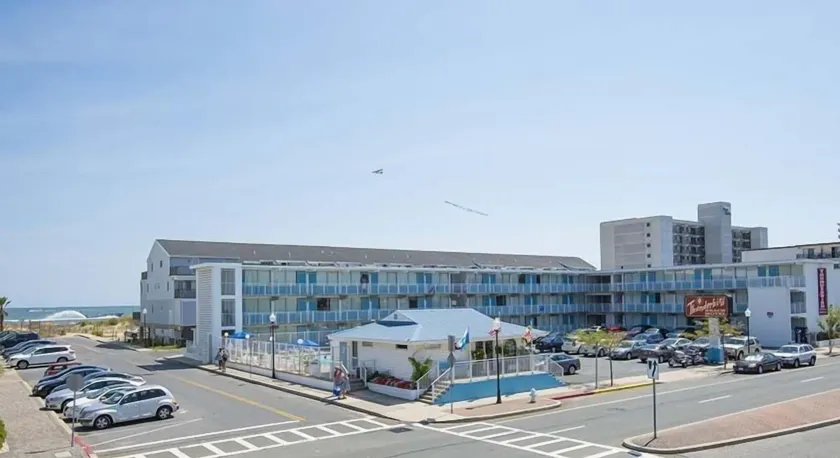 Thunderbird Beach Motel - Image 1