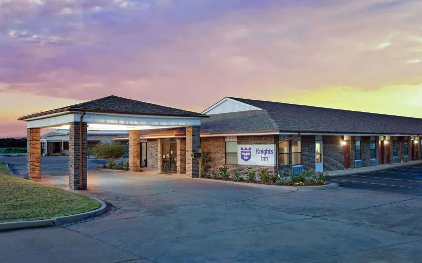 Knights Inn Muskogee - Image 1
