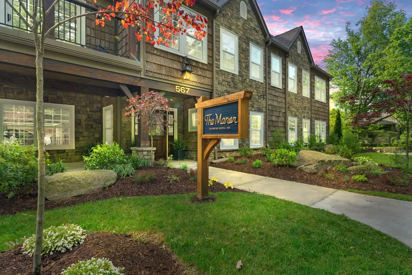 The Blowing Rock Manor - Image 1