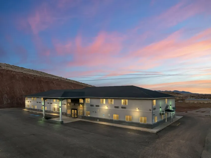 Quality Inn & Suites Salina National Forest Area - Image 1