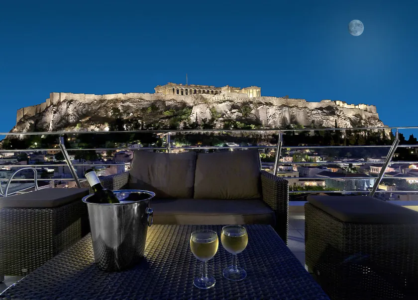 Plaka Hotel - Image 1
