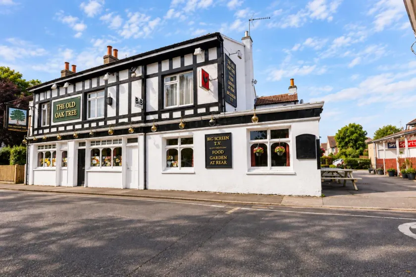 Old Oak Tree Inn - Image 1