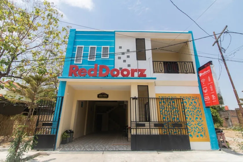 RedDoorz Syariah near Politeknik Negeri Madiun - Image 1