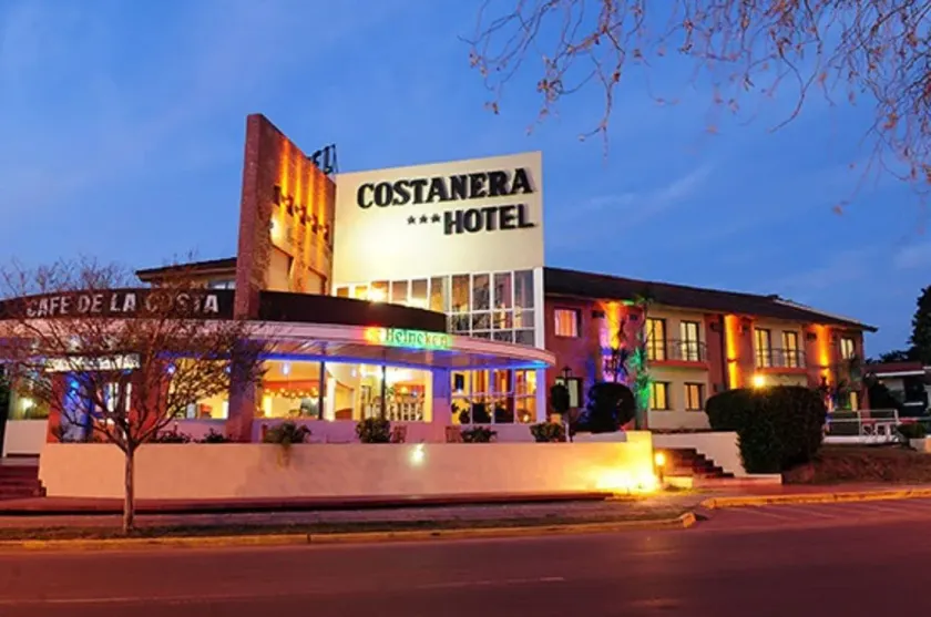 Costanera Hotel - Image 1