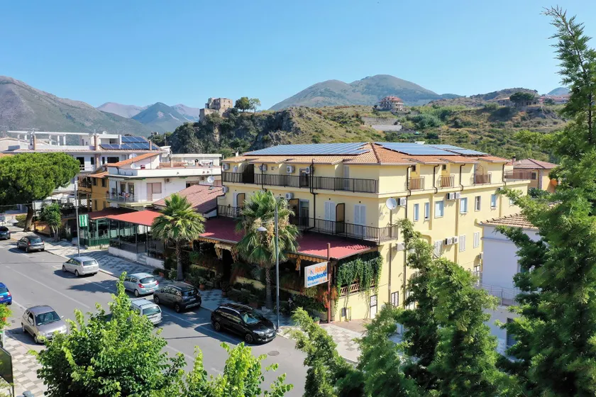 Hotel Napoleone - Image 1