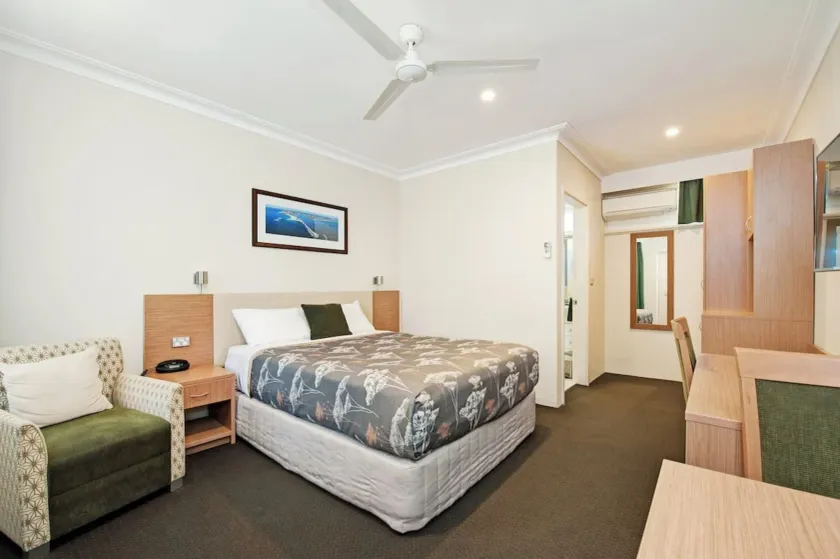 Colonial Terrace Motor Inn - Image 1