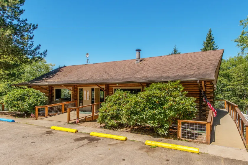Chehalis Camping Resort One-Bedroom Cabin 2 - Image 1