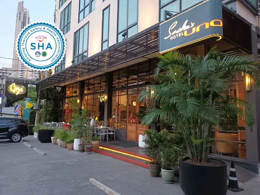 Sacha's Hotel Uno - Image 1