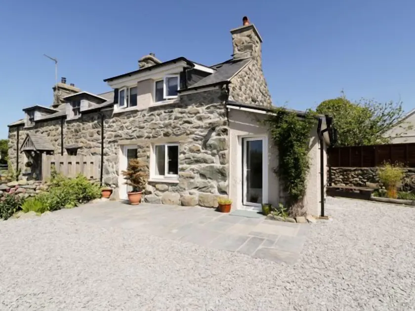 2 Borthwen Cottages - Image 1
