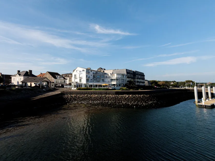 Hôtel La Marine - Restaurant Marnage - Image 1