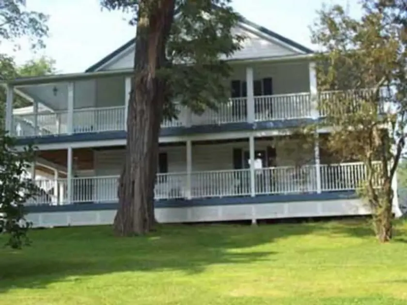 Locust Tree Bed and Breakfast LLC - Image 1