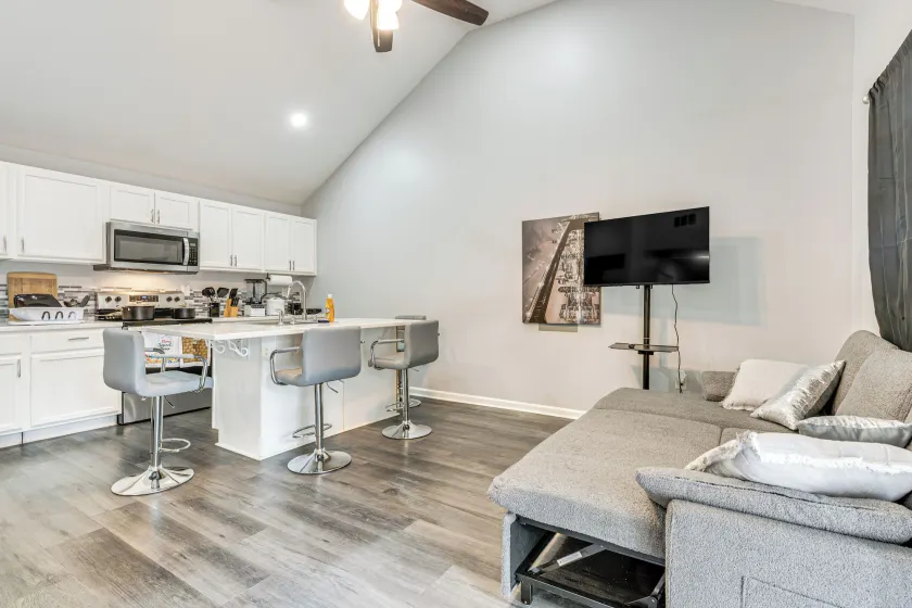 Lady G - Modern Comfort in Fairburn - Image 1