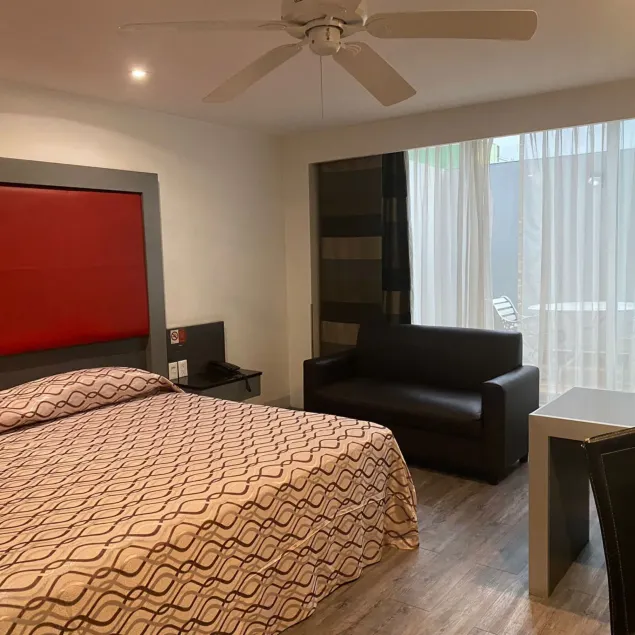 Hotel Atenas Plaza - Image 1