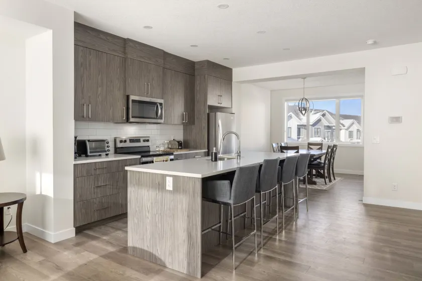 Modern Beautiful Calgary Home - Image 1
